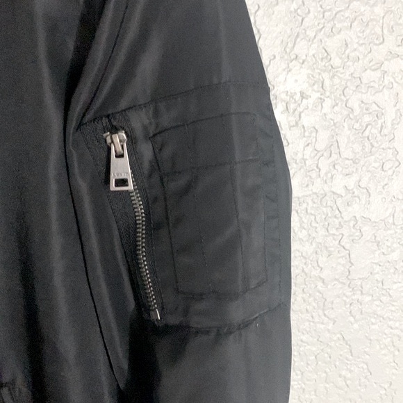 Levi’s Bomber Jacket - Picture 3 of 7